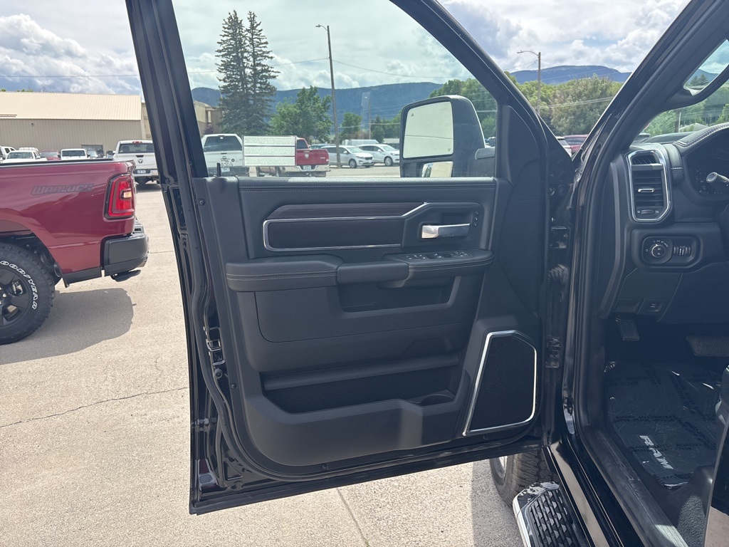 2025 Ram 2500 Laramie photo 7