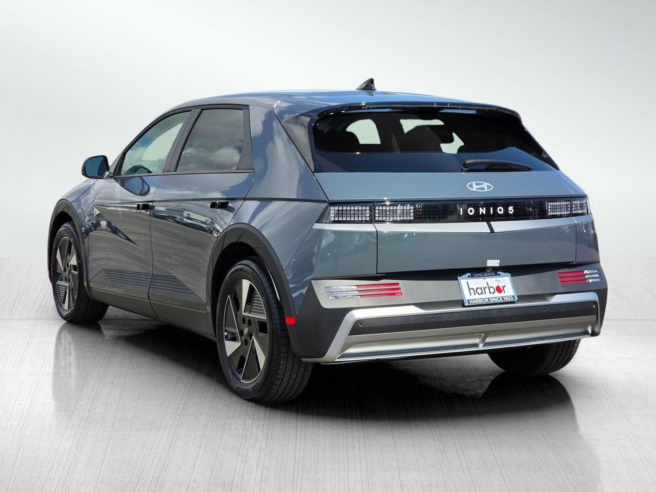 2025 Hyundai Ioniq 5 SE Standard Range photo 5