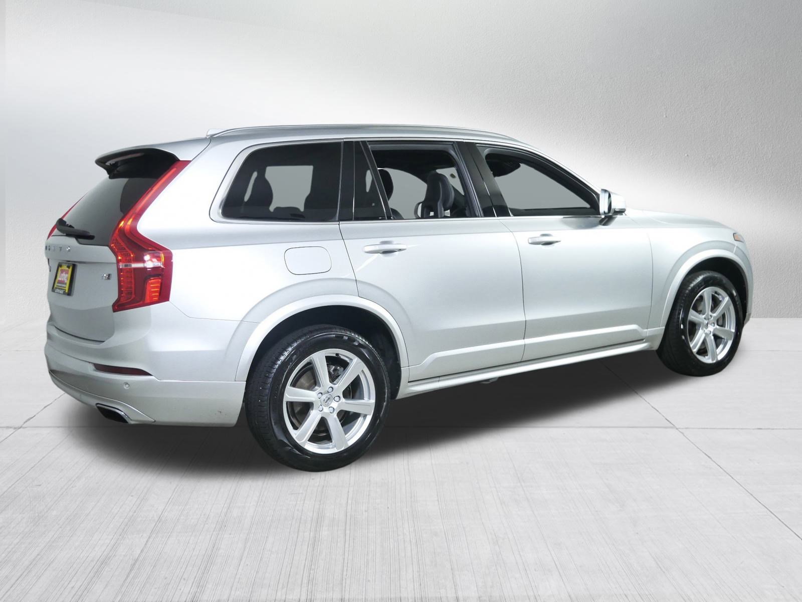 2020 Volvo XC90 Momentum AWD photo 7