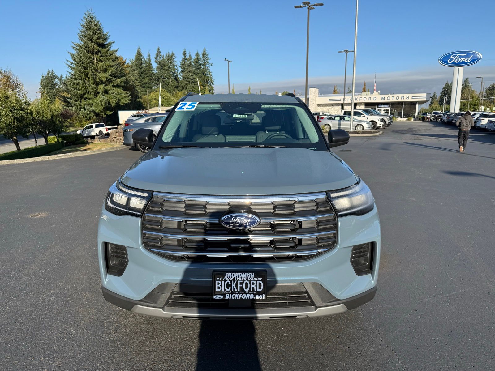2025 Ford Explorer photo 2