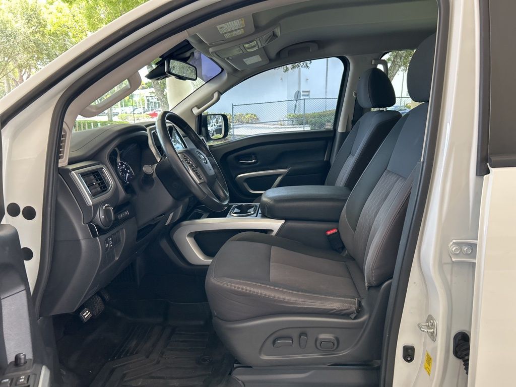 2021 Nissan Titan SV photo 4
