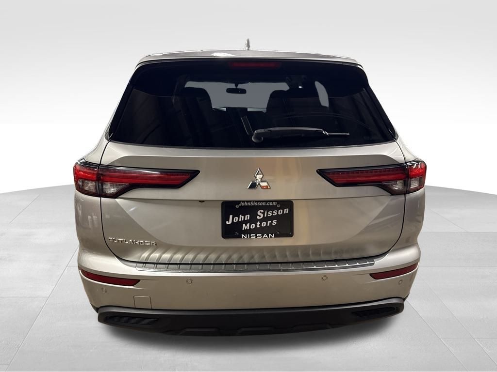 2022 Mitsubishi Outlander ES photo 4