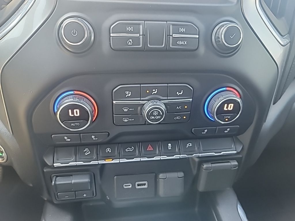 2020 Chevrolet Silverado 1500 RST photo 16