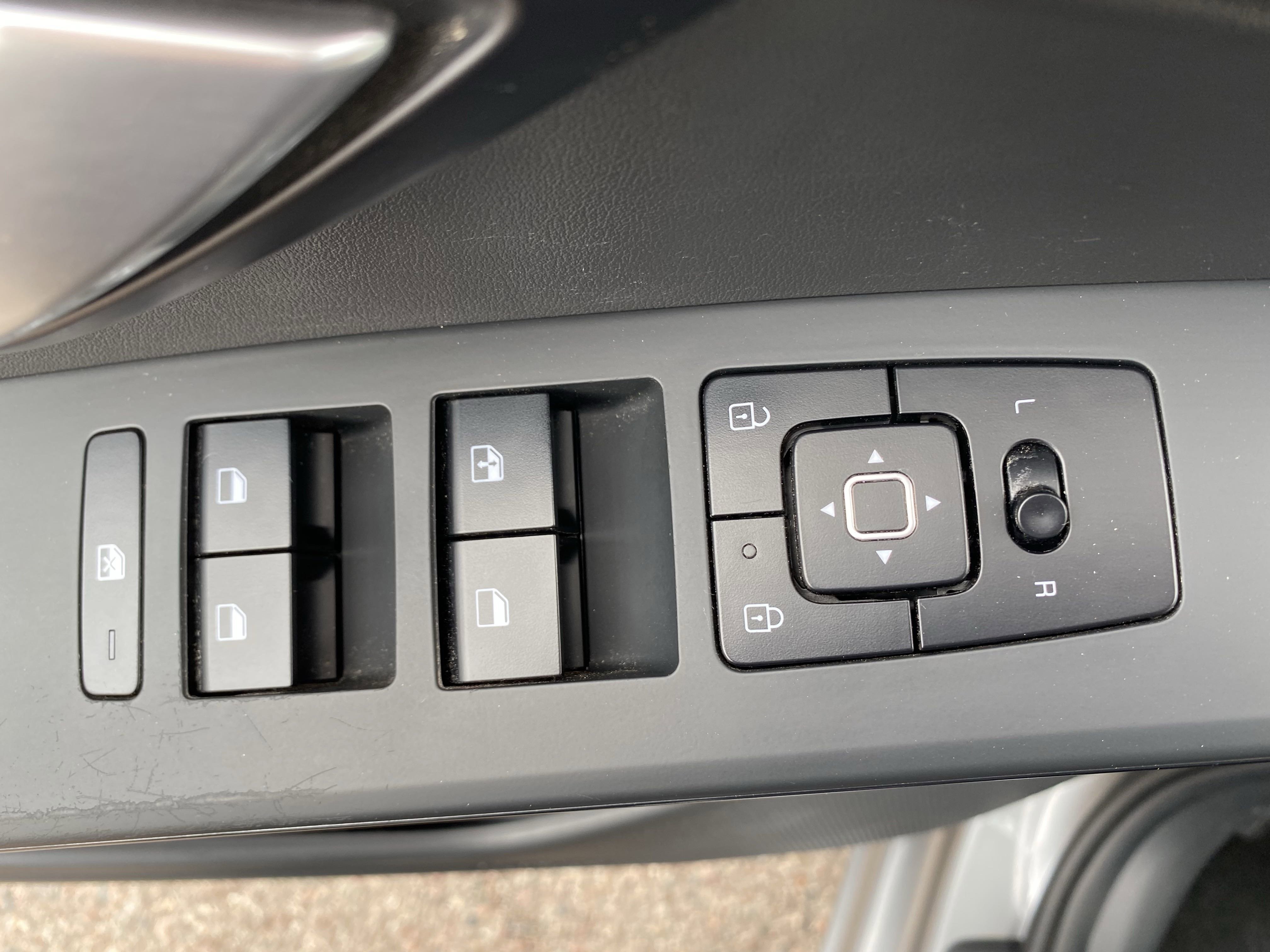 2023 Kia Niro LX photo 3