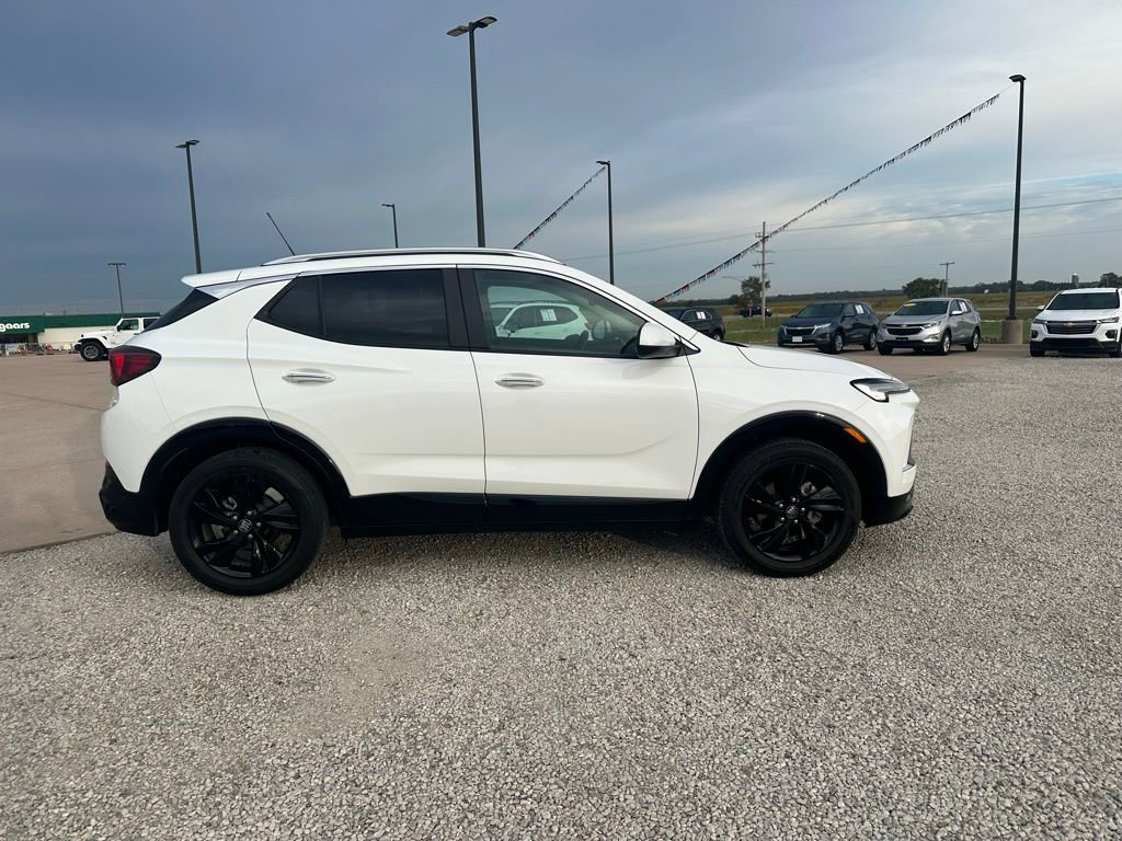 2024 Buick Encore GX Sport Touring photo 2