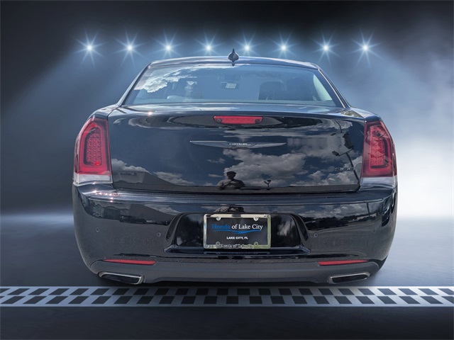 2023 Chrysler 300 Touring L photo 4