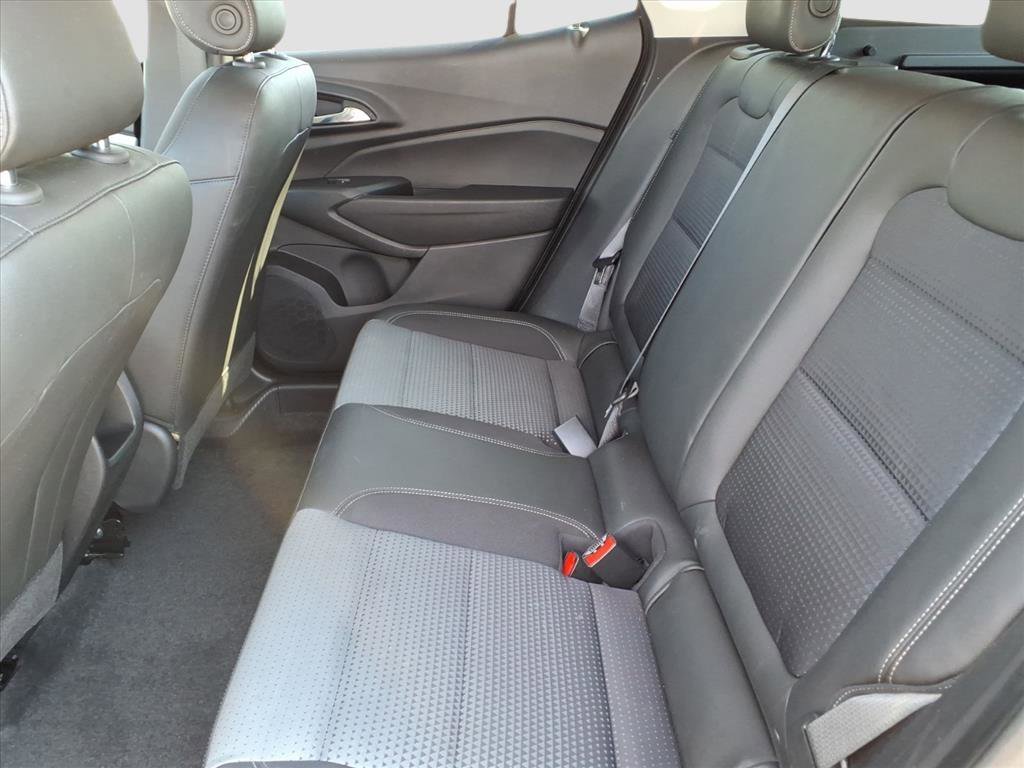 2025 Chevrolet Trax LT photo 13