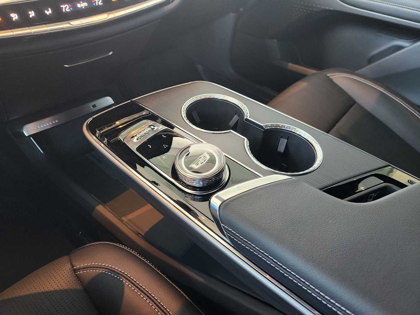 2025 Cadillac Lyriq Luxury photo 14