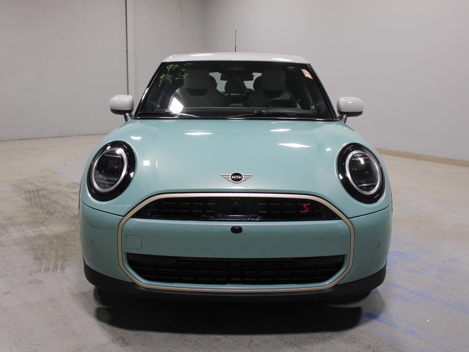 2026 Mini Cooper Hardtop S 4 Door Iconic photo 3