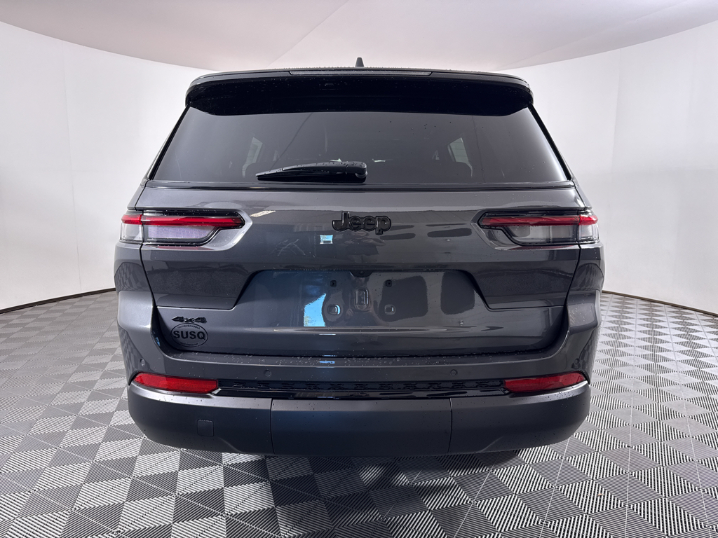 2025 Jeep Grand Cherokee Altitude photo 3