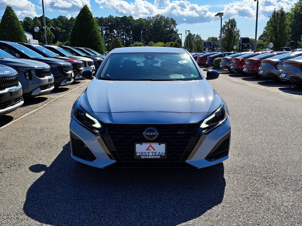 2023 Nissan Altima 2.5 SR photo 3