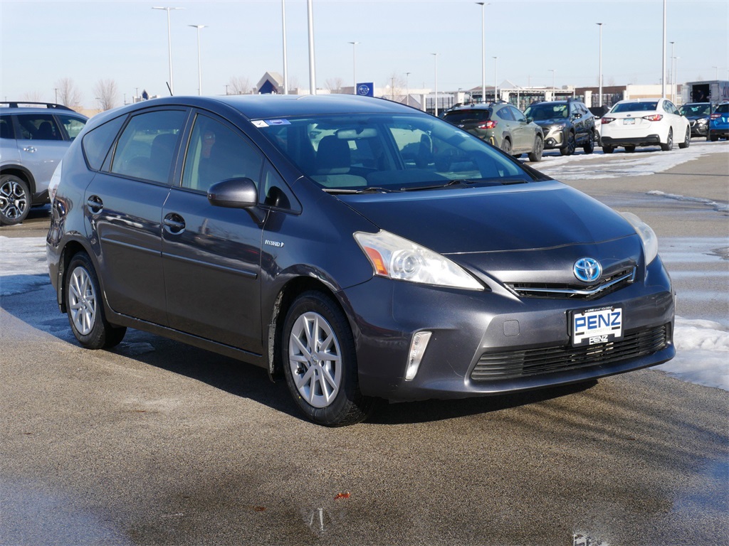 2013 Toyota Prius v Three's photo
