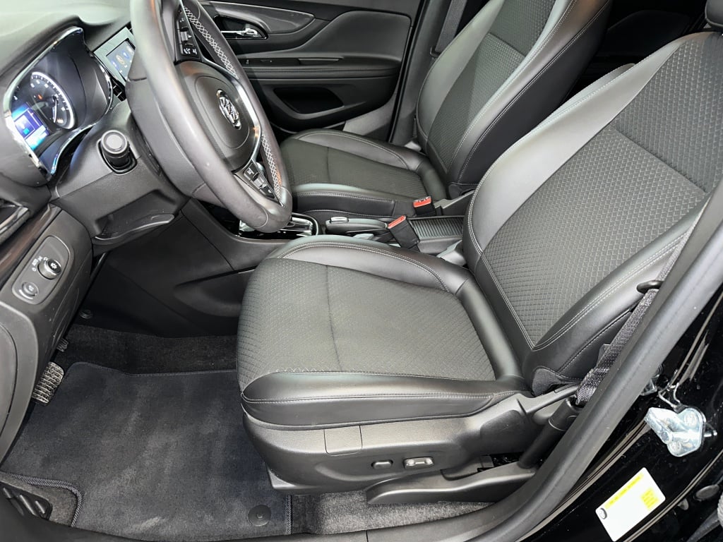 2022 Buick Encore Preferred photo 2