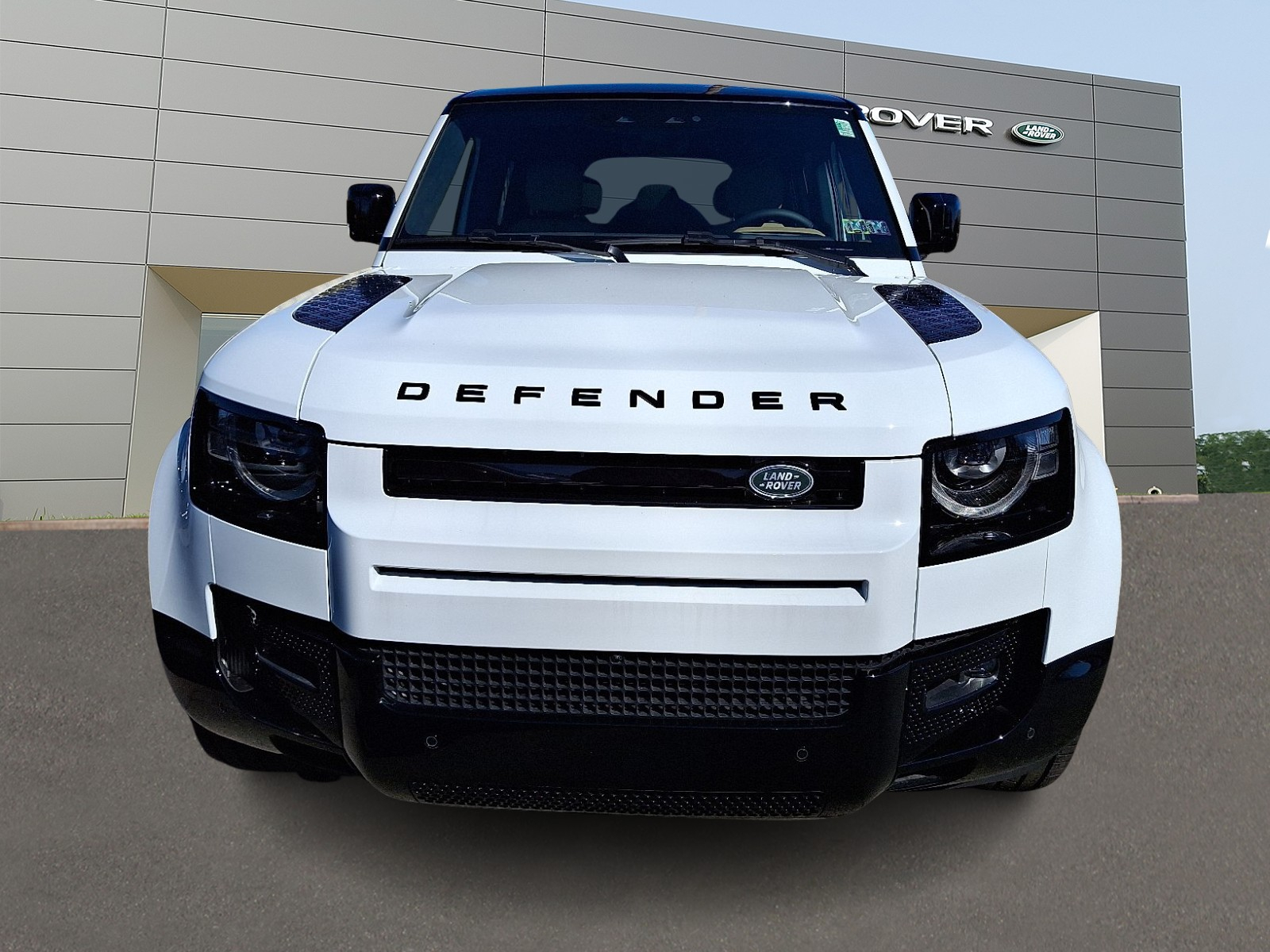 2025 Land Rover Defender 110 V8 photo 4