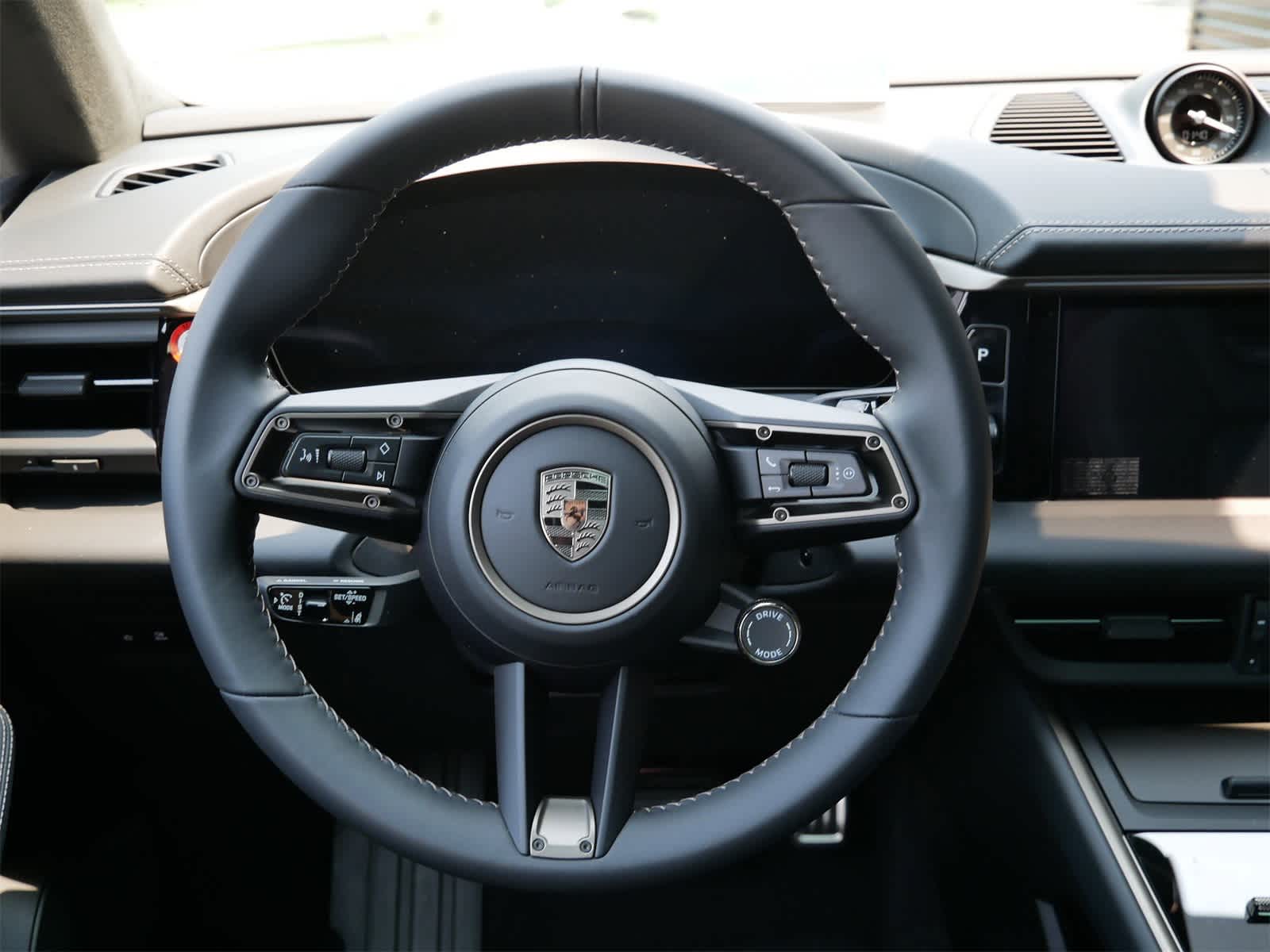 2025 Porsche Macan Electric Turbo photo 9