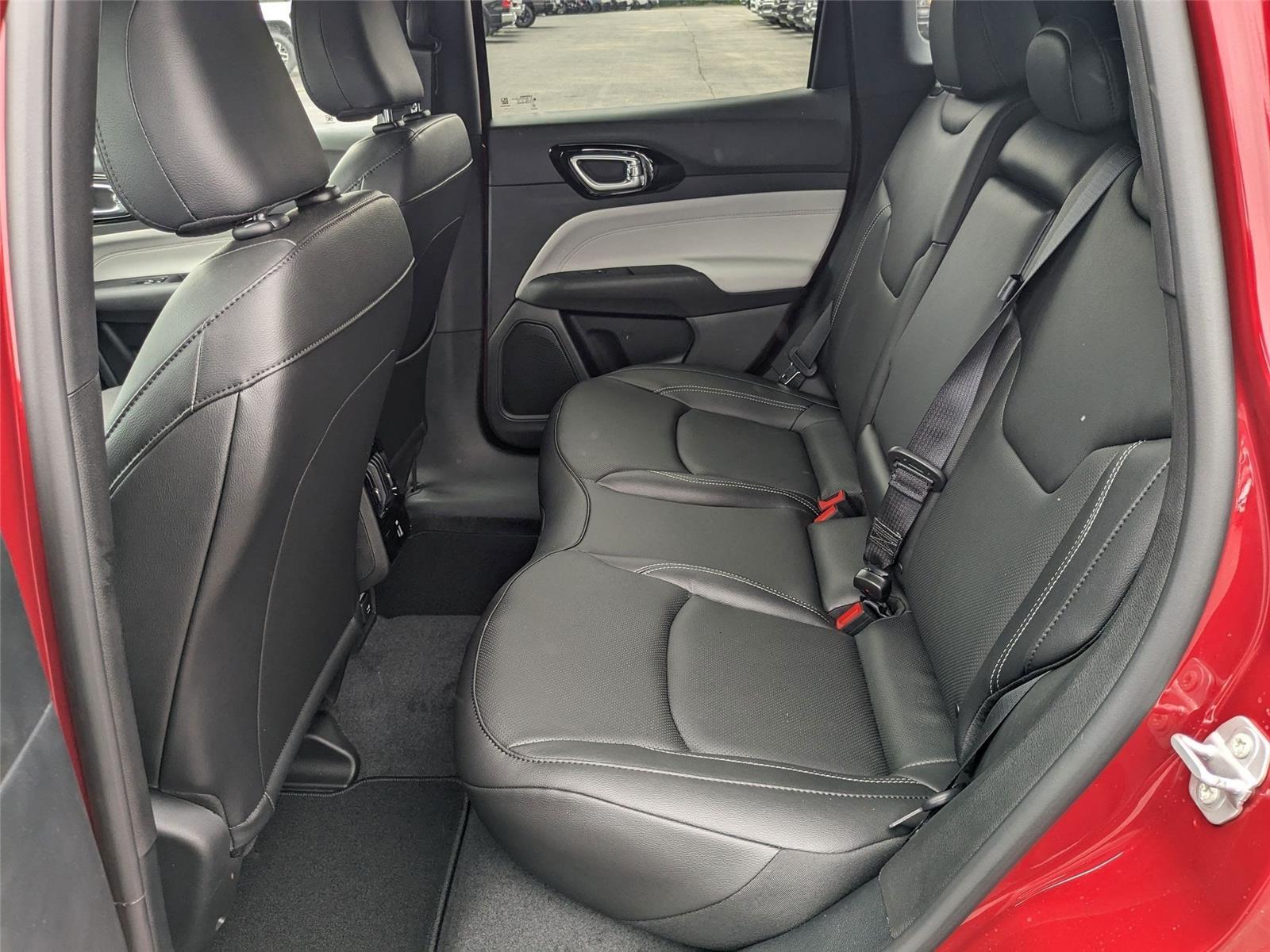 2025 Jeep Compass Limited photo 16