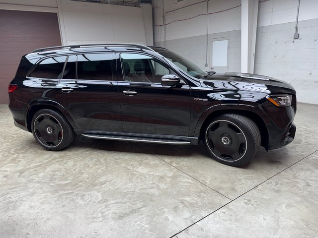 2025 Mercedes Benz GLS 63 AMG 4MATIC photo 4