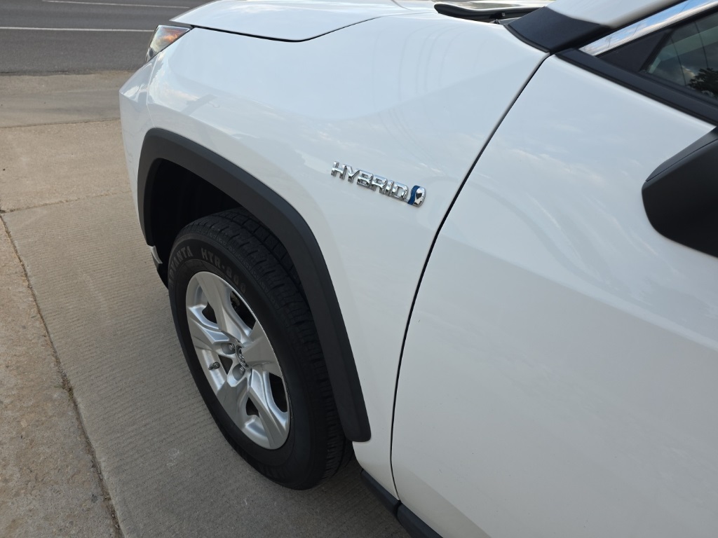 2020 Toyota RAV4 Hybrid LE photo 5