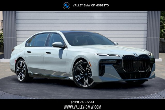 2025 BMW 740i