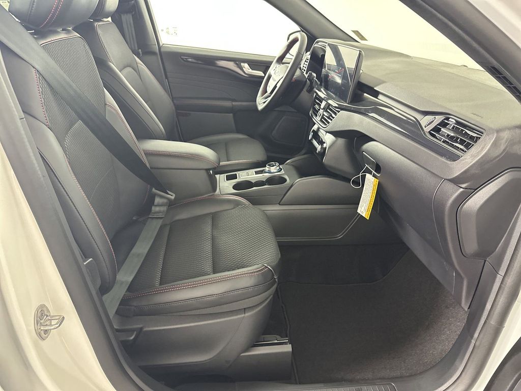 2025 Ford Escape ST-Line photo 12