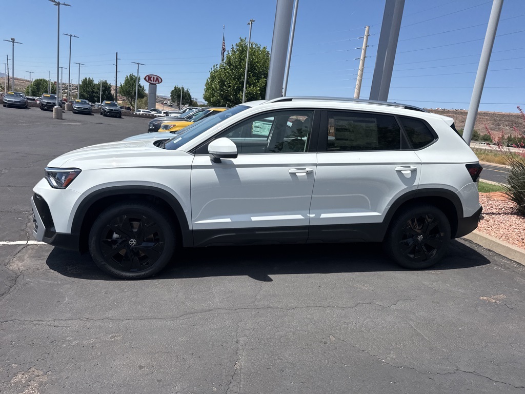 2025 Volkswagen Taos SE photo 2