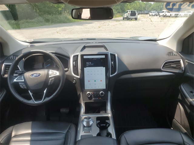 2022 Ford Edge SEL photo 5