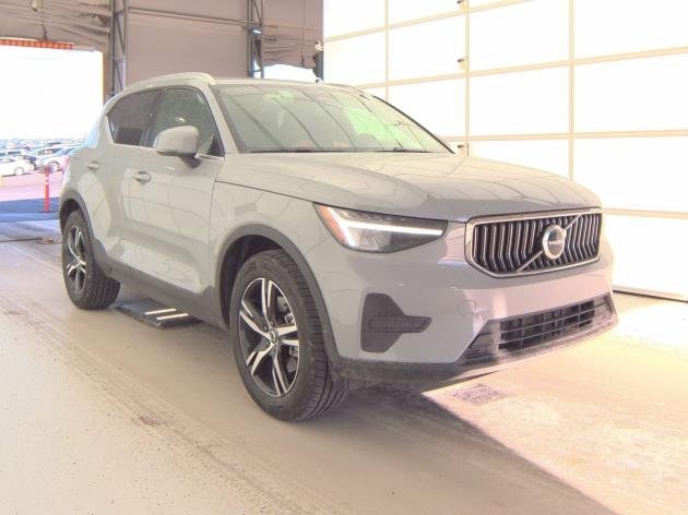 2025 Volvo XC40 Core's photo