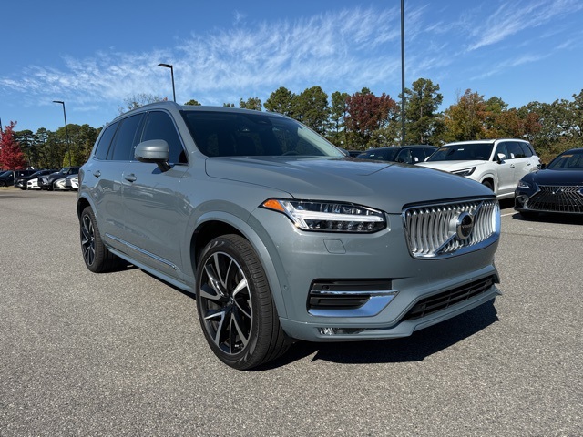 2023 Volvo XC90 Plus photo 2