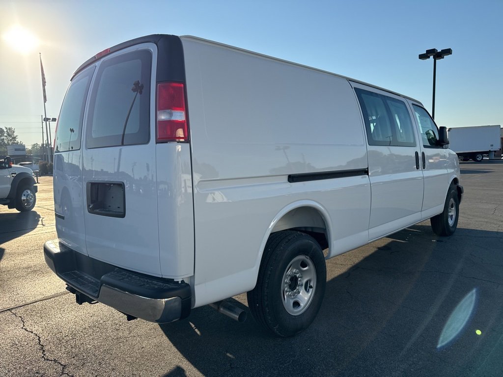 2025 Chevrolet Express Cargo 2500 photo 2