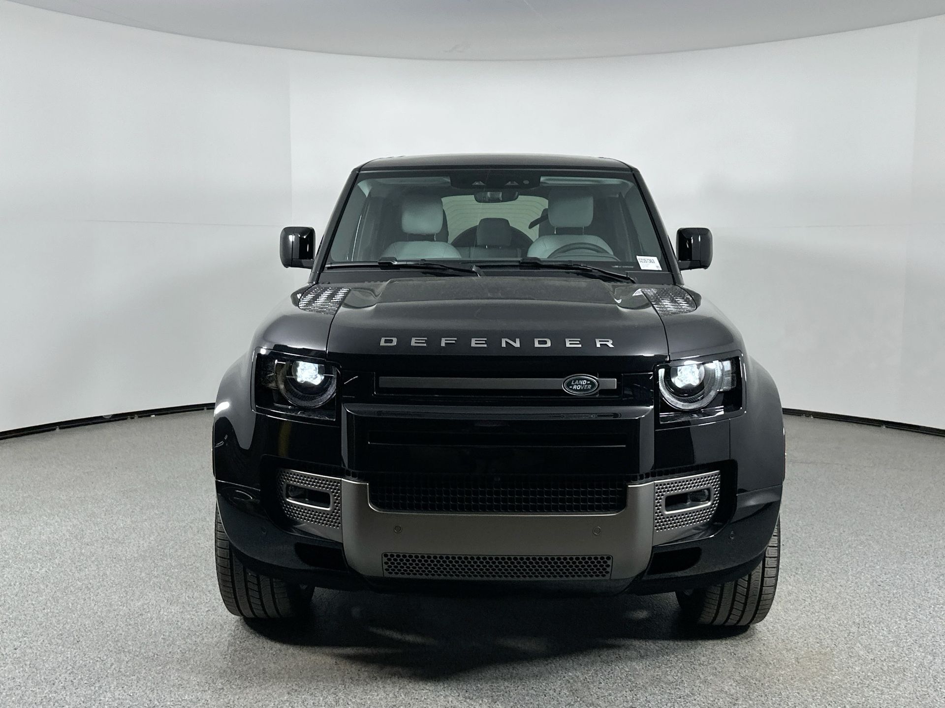 2025 Land Rover Defender 110 X-Dynamic SE photo 2