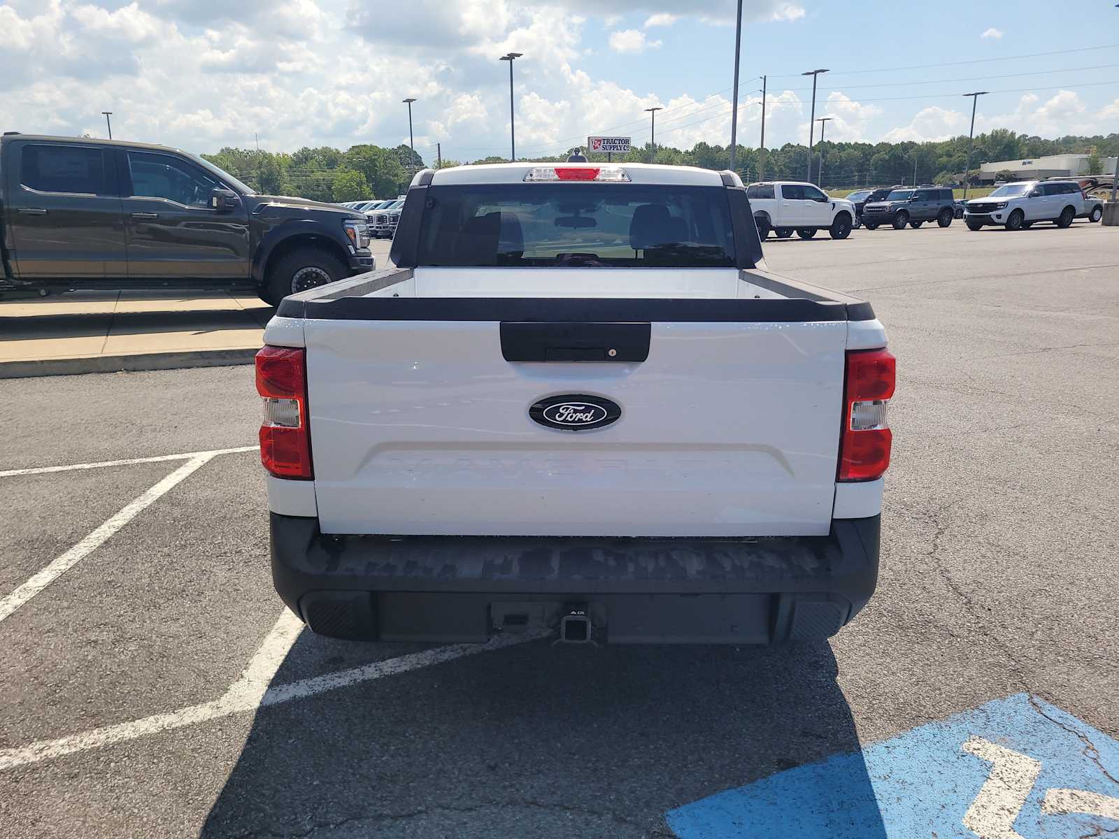 2025 Ford Maverick XLT photo 4