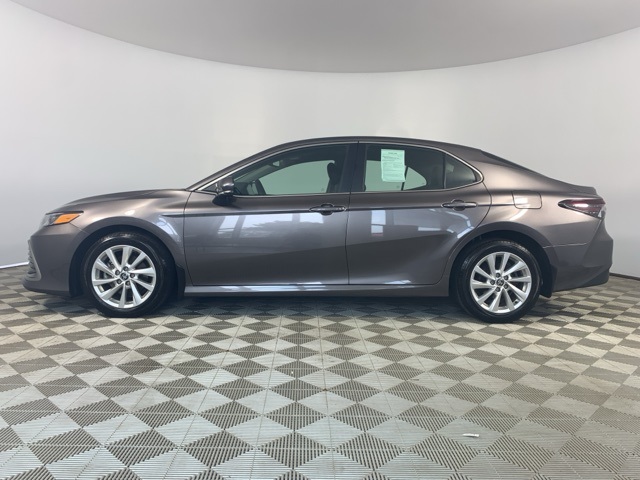 2023 Toyota Camry LE photo 4