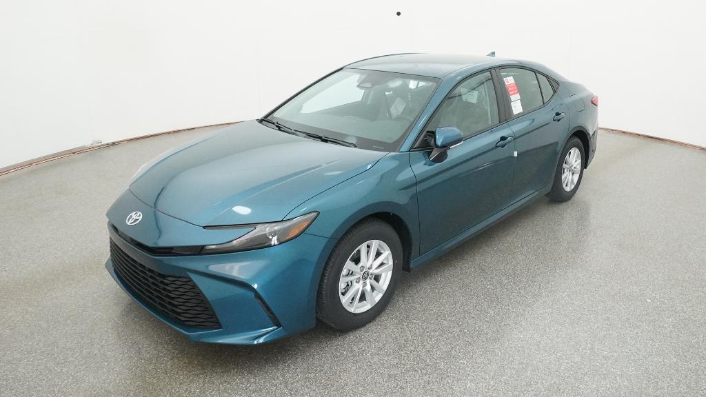 2026 Toyota Camry LE's photo
