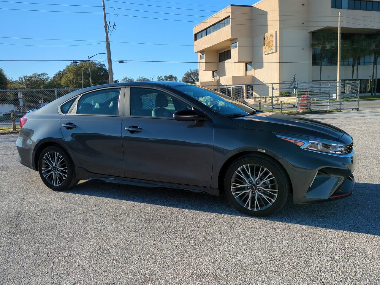 2022 Kia FORTE GT-Line's photo