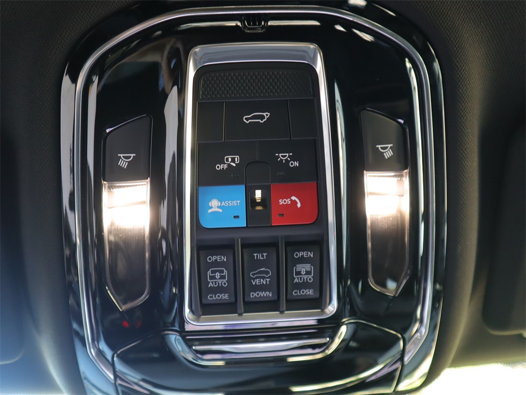 2023 Jeep Grand Cherokee Overland photo 13