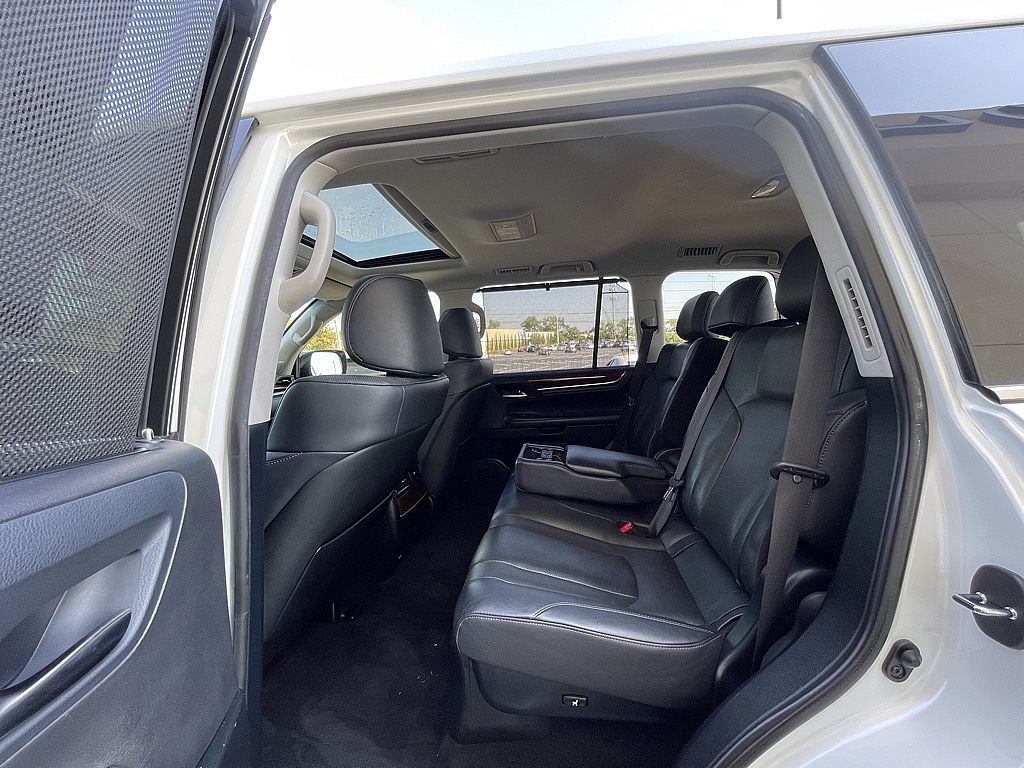 2019 Lexus LX 570 photo 14