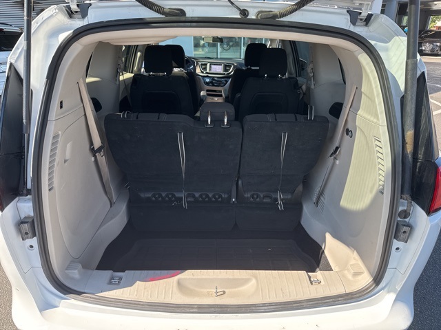 2022 Chrysler Voyager LX photo 16