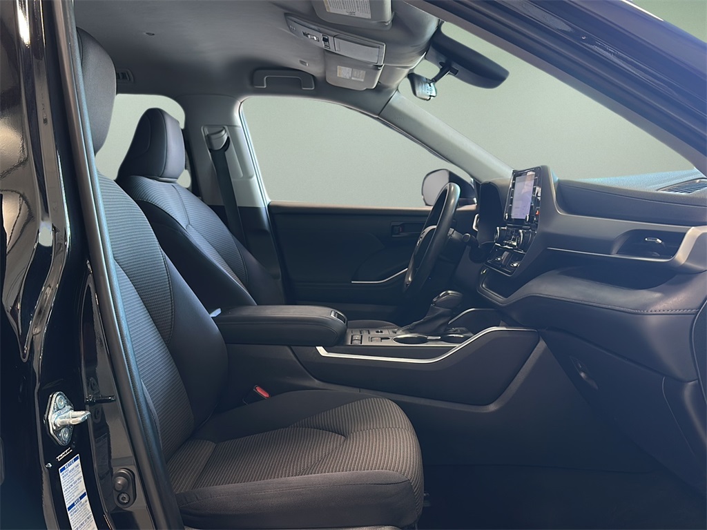 2021 Toyota Highlander L photo 16