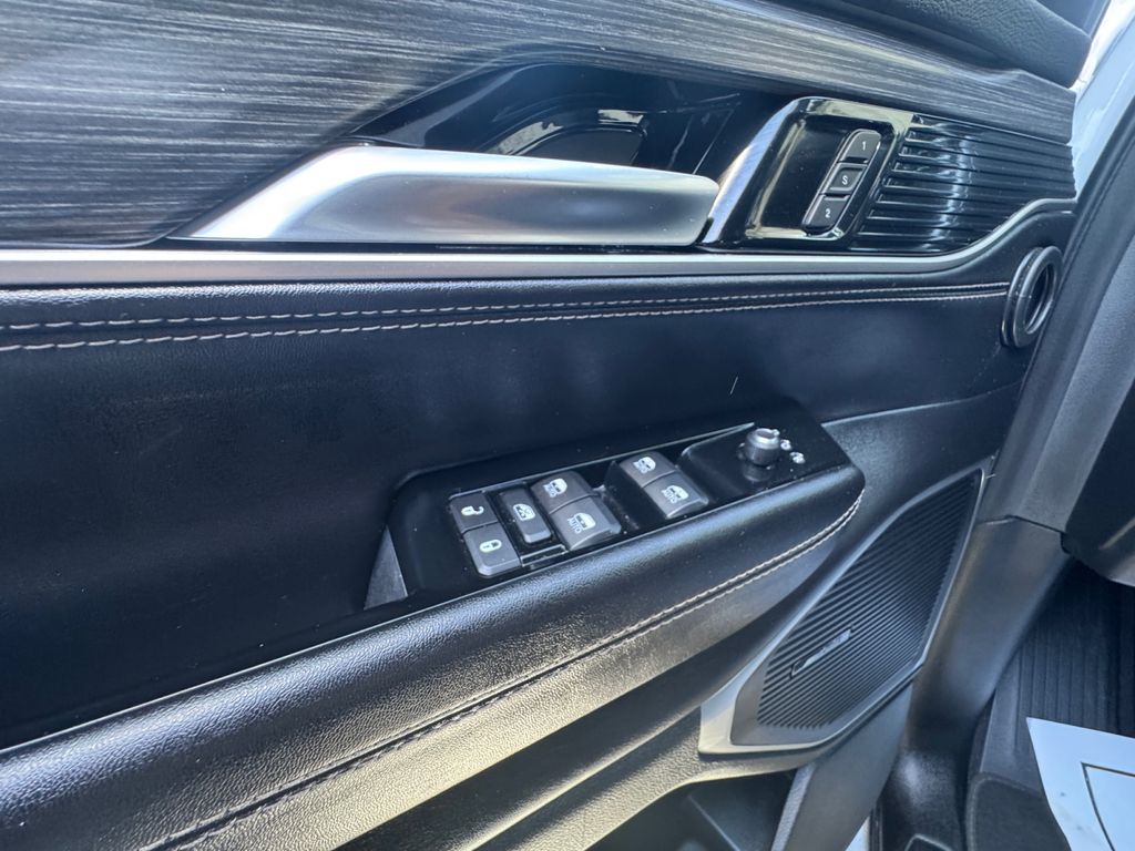 2024 Jeep Wagoneer L Series II photo 11