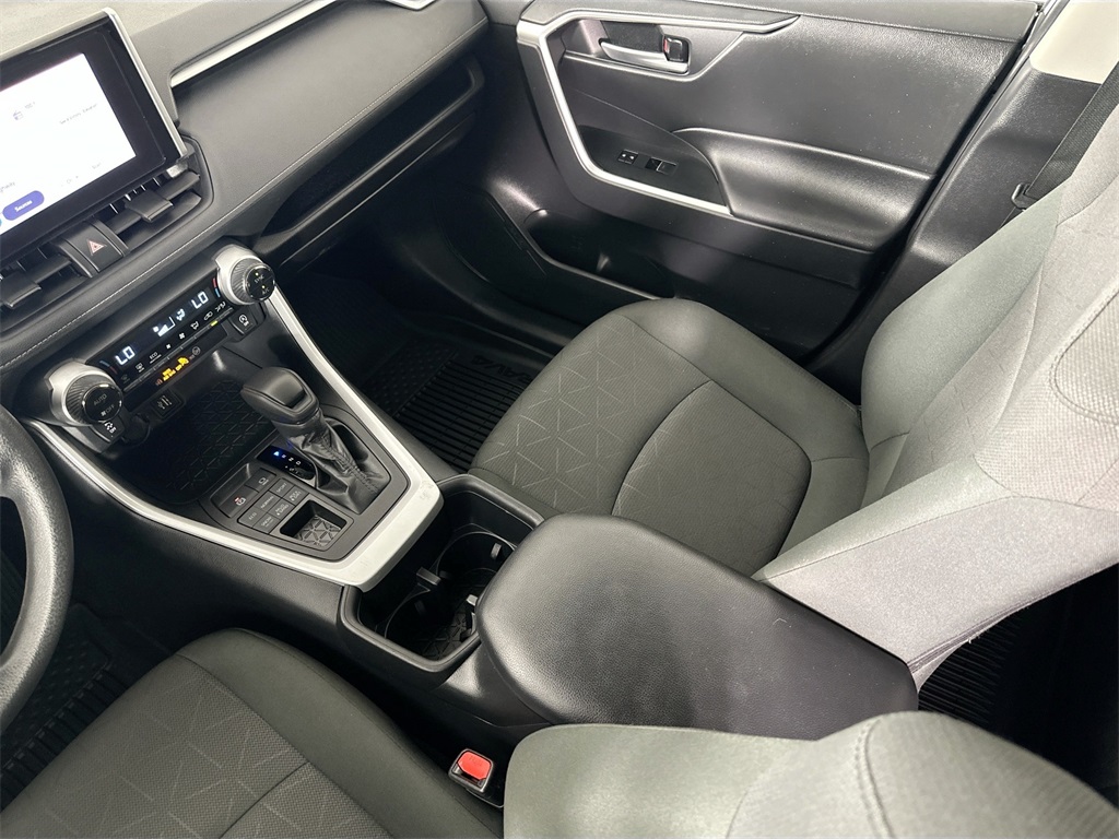 2024 Toyota RAV4 XLE photo 18