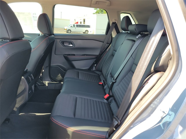 2026 Nissan Rogue SV photo 14