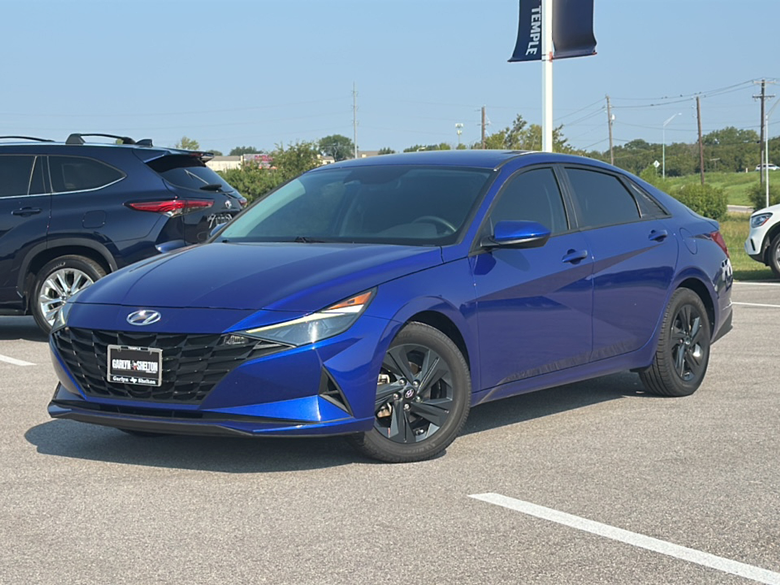 2023 Hyundai Elantra SEL photo 2