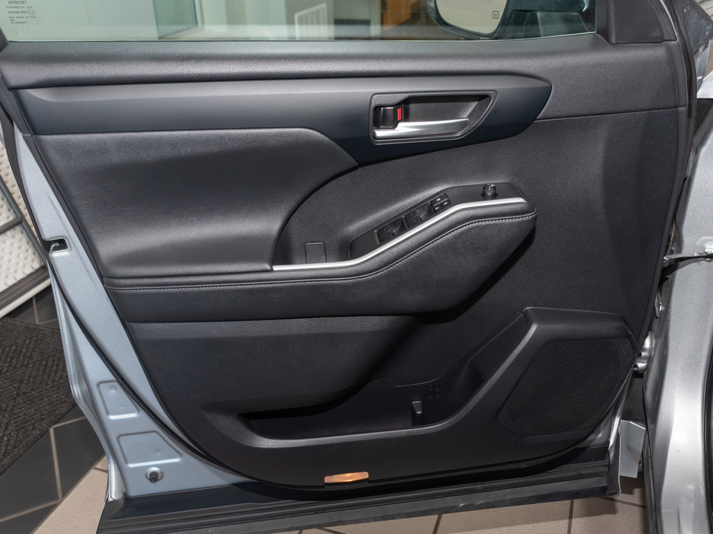 2024 Toyota Highlander XLE photo 7