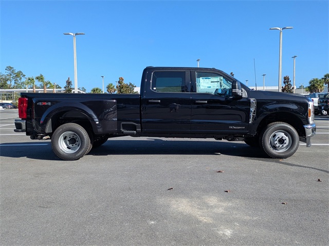 2026 Ford F-350 XLT photo 3