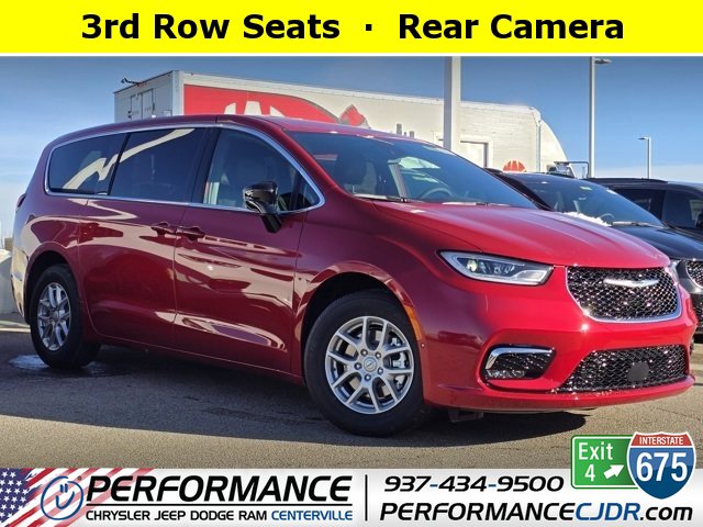 2026 Chrysler Pacifica Select's photo