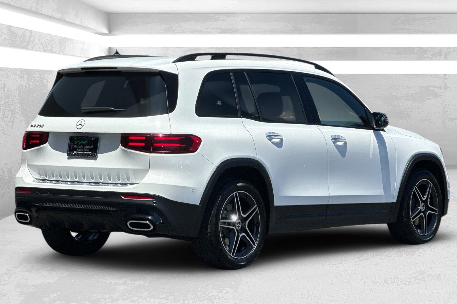 2024 Mercedes Benz GLB 250 photo 3