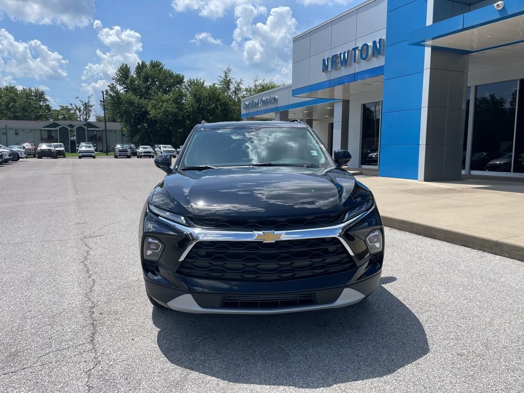 2025 Chevrolet Blazer 2LT photo 2