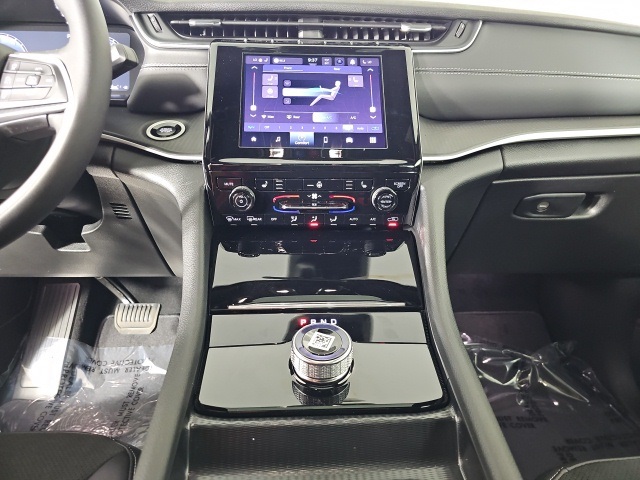 2025 Jeep Grand Cherokee Laredo Altitude photo 18