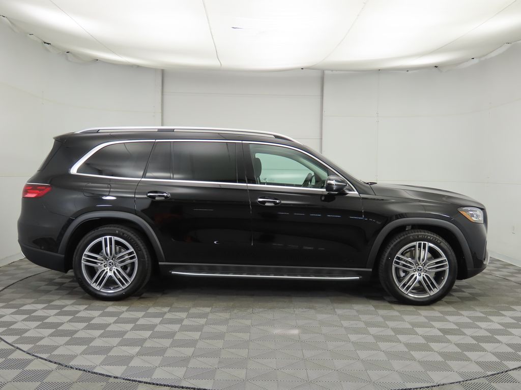 2026 Mercedes Benz GLS 450 4MATIC photo 4
