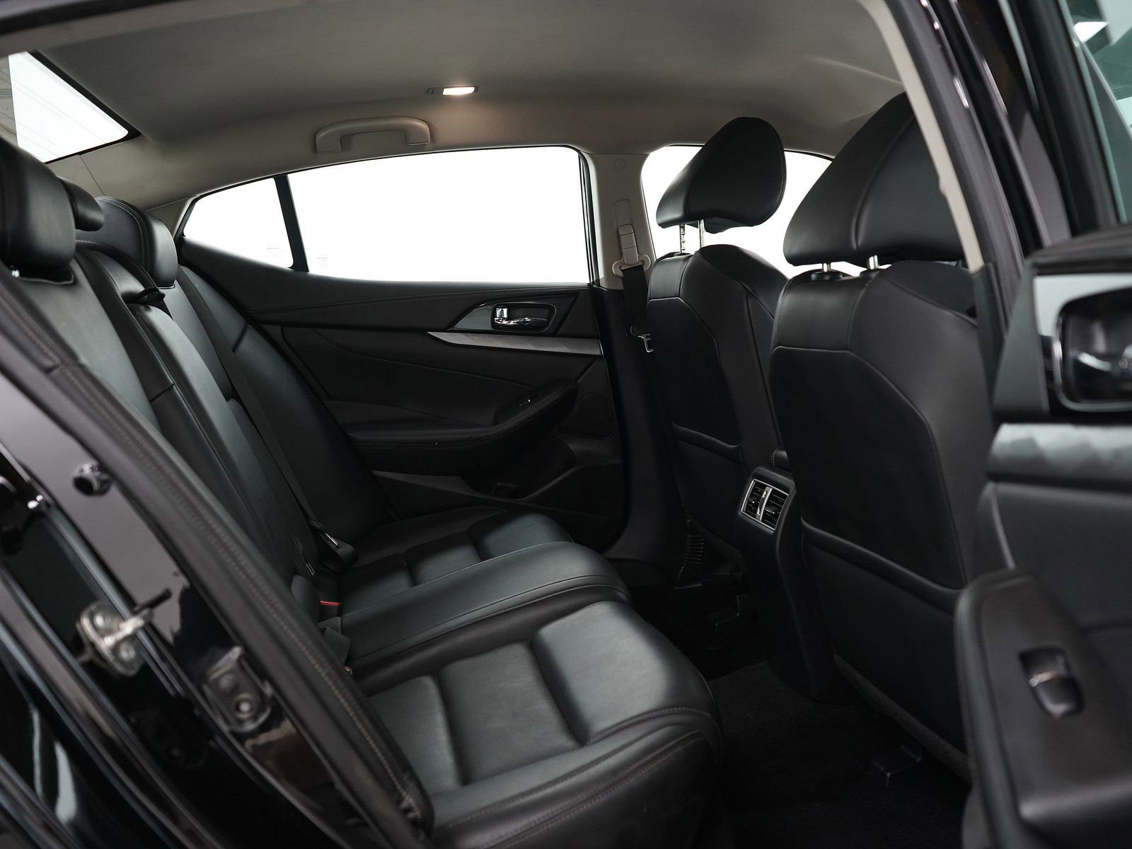 2017 Nissan Maxima SV photo 11